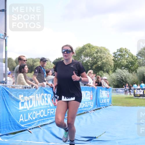 25.08.2024 - Elbe Triathlon Hamburg H.Heesch http://msf.ph/oto/6879209 25.08.2024 12:14:09 Ziel 1681 meine-sportfotos.de