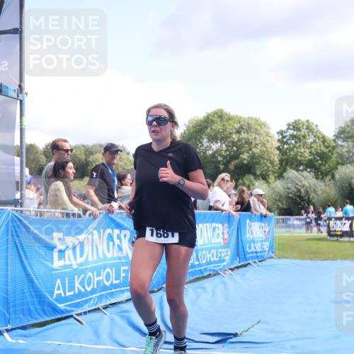 25.08.2024 - Elbe Triathlon Hamburg H.Heesch http://msf.ph/oto/6879210 25.08.2024 12:14:09 Ziel 1681 meine-sportfotos.de