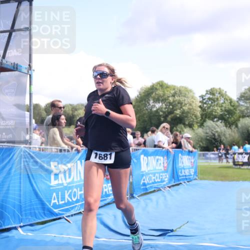 25.08.2024 - Elbe Triathlon Hamburg H.Heesch http://msf.ph/oto/6879216 25.08.2024 12:14:09 Ziel 1681 meine-sportfotos.de