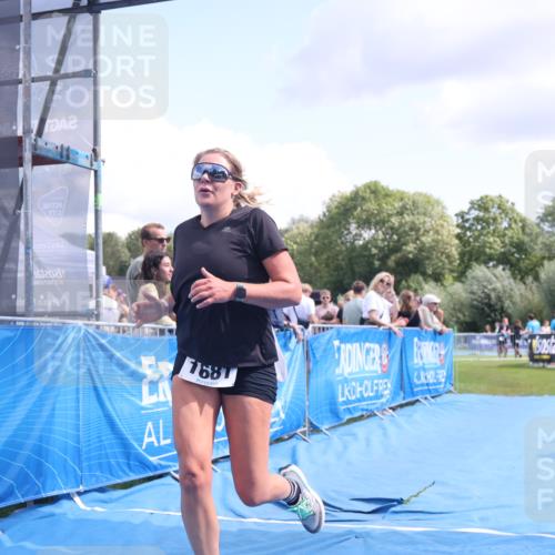 25.08.2024 - Elbe Triathlon Hamburg H.Heesch http://msf.ph/oto/6879220 25.08.2024 12:14:09 Ziel 1681 meine-sportfotos.de