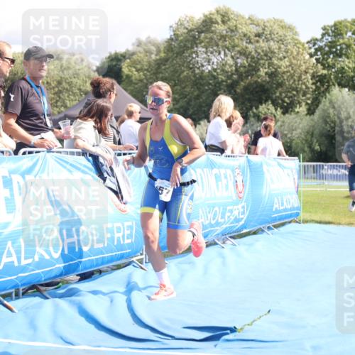 25.08.2024 - Elbe Triathlon Hamburg H.Heesch http://msf.ph/oto/6879232 25.08.2024 12:14:56 Ziel 1657, 1662 meine-sportfotos.de