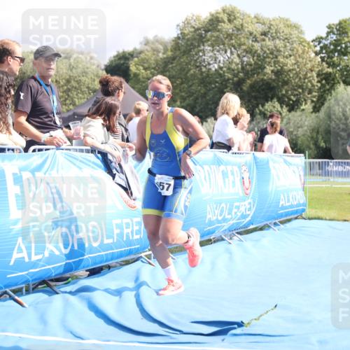 25.08.2024 - Elbe Triathlon Hamburg H.Heesch http://msf.ph/oto/6879235 25.08.2024 12:14:56 Ziel 1657, 1662 meine-sportfotos.de