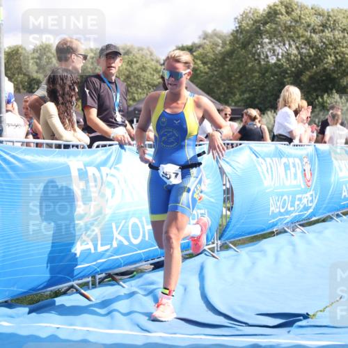 25.08.2024 - Elbe Triathlon Hamburg H.Heesch http://msf.ph/oto/6879246 25.08.2024 12:14:56 Ziel 1657, 1662 meine-sportfotos.de