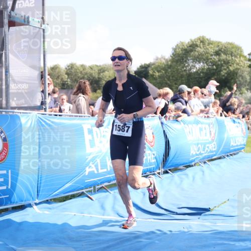 25.08.2024 - Elbe Triathlon Hamburg H.Heesch http://msf.ph/oto/6879248 25.08.2024 11:50:56 Ziel 1502, 1587 meine-sportfotos.de