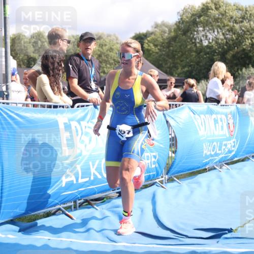 25.08.2024 - Elbe Triathlon Hamburg H.Heesch http://msf.ph/oto/6879249 25.08.2024 12:14:56 Ziel 1657, 1662 meine-sportfotos.de