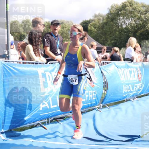 25.08.2024 - Elbe Triathlon Hamburg H.Heesch http://msf.ph/oto/6879251 25.08.2024 12:14:56 Ziel 1657, 1662 meine-sportfotos.de