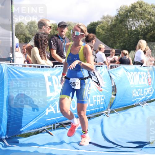 25.08.2024 - Elbe Triathlon Hamburg H.Heesch http://msf.ph/oto/6879253 25.08.2024 12:14:56 Ziel 1657, 1662 meine-sportfotos.de