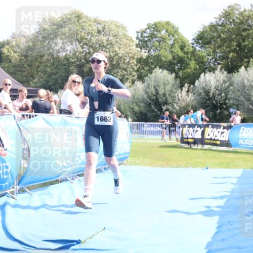 25.08.2024 - Elbe Triathlon Hamburg H.Heesch http://msf.ph/oto/6879263 25.08.2024 12:14:58 Ziel 1657, 1662 meine-sportfotos.de