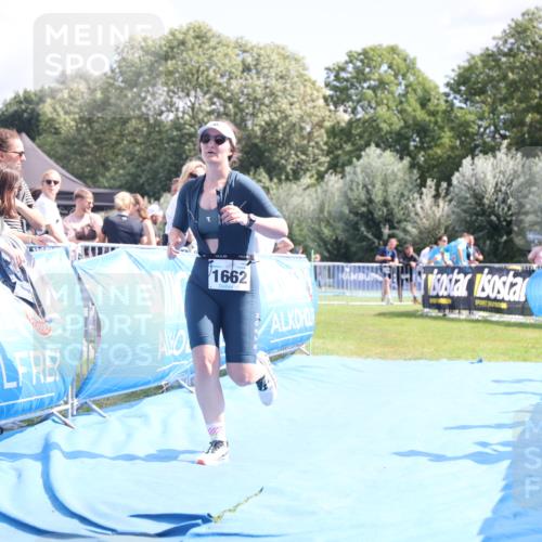 25.08.2024 - Elbe Triathlon Hamburg H.Heesch http://msf.ph/oto/6879269 25.08.2024 12:14:58 Ziel 1657, 1662 meine-sportfotos.de