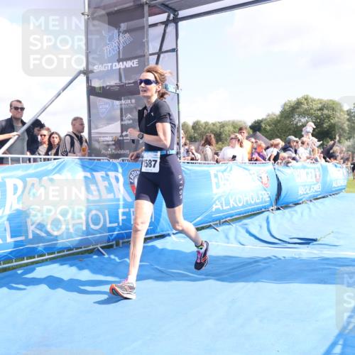 25.08.2024 - Elbe Triathlon Hamburg H.Heesch http://msf.ph/oto/6879270 25.08.2024 11:50:57 Ziel 220, 1587 meine-sportfotos.de