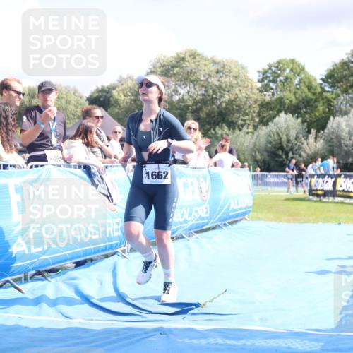 25.08.2024 - Elbe Triathlon Hamburg H.Heesch http://msf.ph/oto/6879273 25.08.2024 12:14:59 Ziel 1657, 1662 meine-sportfotos.de