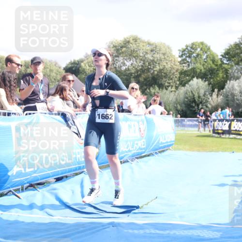 25.08.2024 - Elbe Triathlon Hamburg H.Heesch http://msf.ph/oto/6879275 25.08.2024 12:14:59 Ziel 1657, 1662 meine-sportfotos.de