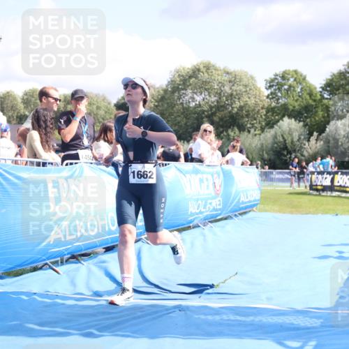 25.08.2024 - Elbe Triathlon Hamburg H.Heesch http://msf.ph/oto/6879281 25.08.2024 12:14:59 Ziel 1657, 1662 meine-sportfotos.de