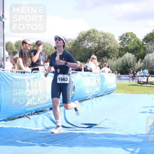 25.08.2024 - Elbe Triathlon Hamburg H.Heesch http://msf.ph/oto/6879284 25.08.2024 12:14:59 Ziel 1657, 1662 meine-sportfotos.de