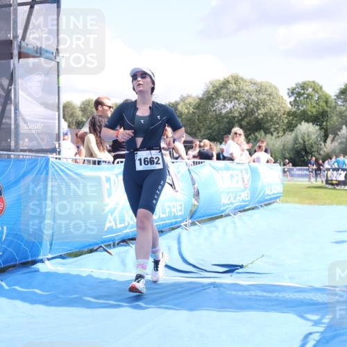 25.08.2024 - Elbe Triathlon Hamburg H.Heesch http://msf.ph/oto/6879291 25.08.2024 12:14:59 Ziel 1657, 1662 meine-sportfotos.de