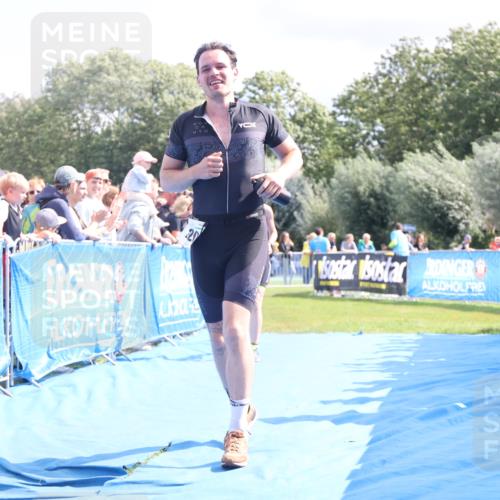 25.08.2024 - Elbe Triathlon Hamburg H.Heesch http://msf.ph/oto/6879292 25.08.2024 11:51:05 Ziel 220, 1526 meine-sportfotos.de