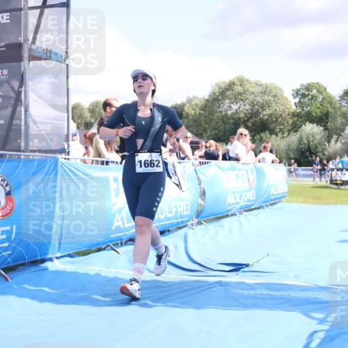 25.08.2024 - Elbe Triathlon Hamburg H.Heesch http://msf.ph/oto/6879293 25.08.2024 12:14:59 Ziel 1657, 1662 meine-sportfotos.de