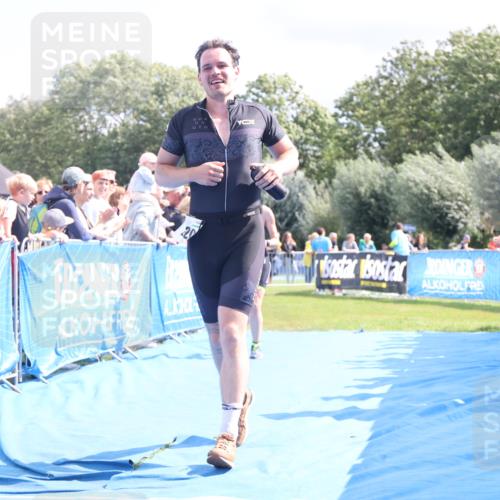 25.08.2024 - Elbe Triathlon Hamburg H.Heesch http://msf.ph/oto/6879294 25.08.2024 11:51:05 Ziel 220, 1526 meine-sportfotos.de
