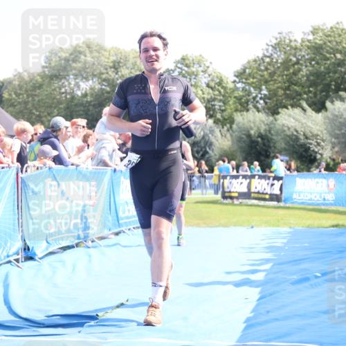 25.08.2024 - Elbe Triathlon Hamburg H.Heesch http://msf.ph/oto/6879295 25.08.2024 11:51:05 Ziel 220, 1526 meine-sportfotos.de