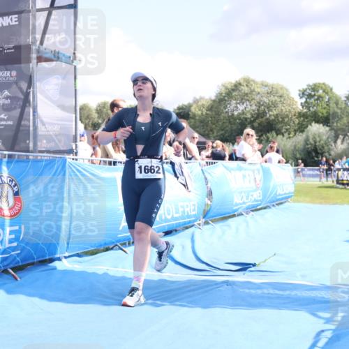 25.08.2024 - Elbe Triathlon Hamburg H.Heesch http://msf.ph/oto/6879296 25.08.2024 12:14:59 Ziel 1657, 1662 meine-sportfotos.de