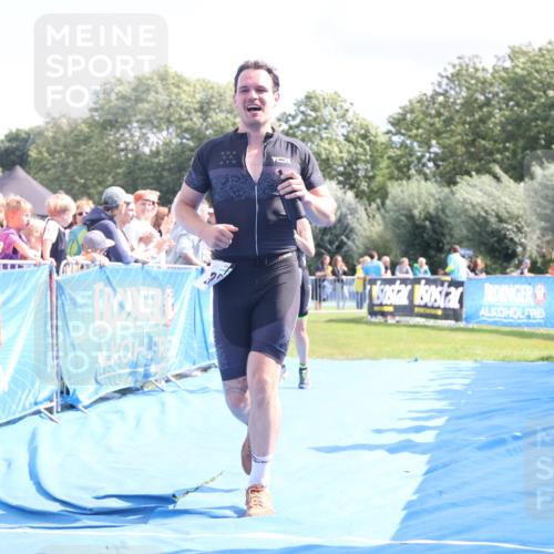 25.08.2024 - Elbe Triathlon Hamburg H.Heesch http://msf.ph/oto/6879297 25.08.2024 11:51:05 Ziel 220, 1526 meine-sportfotos.de