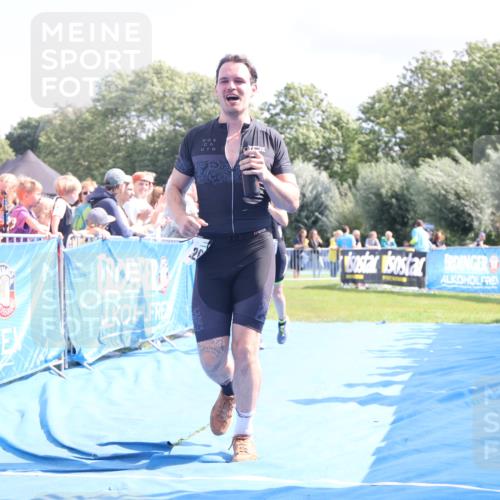 25.08.2024 - Elbe Triathlon Hamburg H.Heesch http://msf.ph/oto/6879299 25.08.2024 11:51:05 Ziel 220, 1526 meine-sportfotos.de