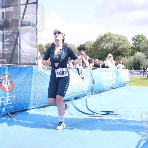 25.08.2024 - Elbe Triathlon Hamburg H.Heesch http://msf.ph/oto/6879300 25.08.2024 12:14:59 Ziel 1657, 1662 meine-sportfotos.de