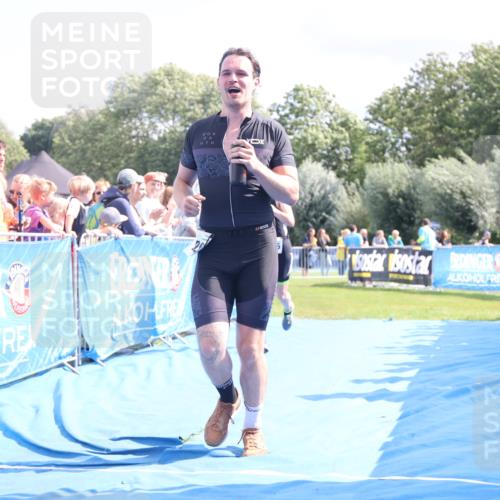 25.08.2024 - Elbe Triathlon Hamburg H.Heesch http://msf.ph/oto/6879301 25.08.2024 11:51:05 Ziel 220, 1526 meine-sportfotos.de