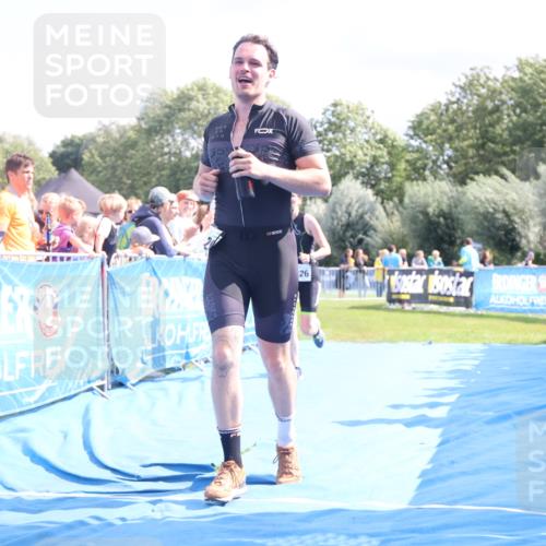 25.08.2024 - Elbe Triathlon Hamburg H.Heesch http://msf.ph/oto/6879305 25.08.2024 11:51:05 Ziel 220, 1526 meine-sportfotos.de