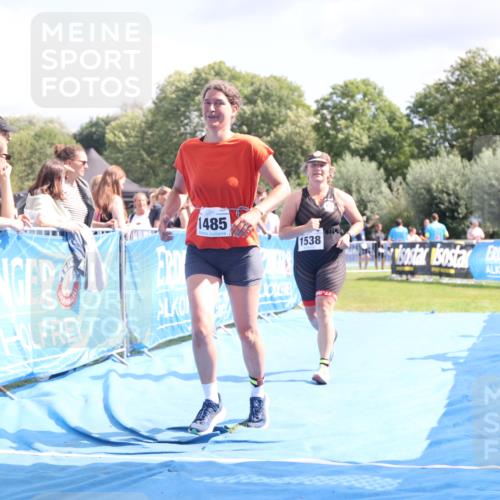 25.08.2024 - Elbe Triathlon Hamburg H.Heesch http://msf.ph/oto/6879307 25.08.2024 12:15:54 Ziel 1485, 1538, 1720 meine-sportfotos.de