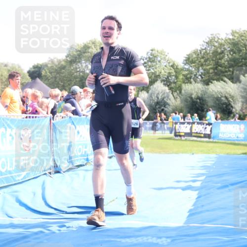 25.08.2024 - Elbe Triathlon Hamburg H.Heesch http://msf.ph/oto/6879308 25.08.2024 11:51:05 Ziel 220, 1526 meine-sportfotos.de
