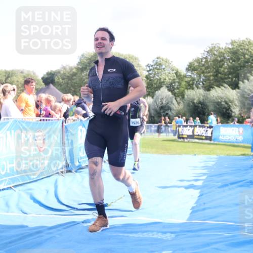 25.08.2024 - Elbe Triathlon Hamburg H.Heesch http://msf.ph/oto/6879312 25.08.2024 11:51:05 Ziel 220, 1526 meine-sportfotos.de