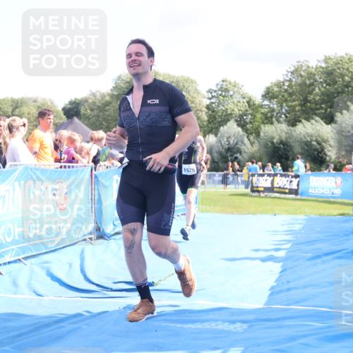 25.08.2024 - Elbe Triathlon Hamburg H.Heesch http://msf.ph/oto/6879313 25.08.2024 11:51:06 Ziel 220, 1526 meine-sportfotos.de