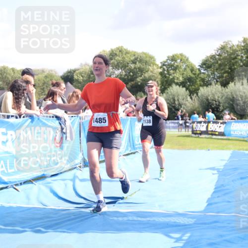 25.08.2024 - Elbe Triathlon Hamburg H.Heesch http://msf.ph/oto/6879316 25.08.2024 12:15:54 Ziel 1485, 1538, 1720 meine-sportfotos.de