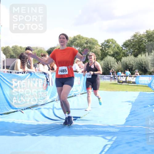 25.08.2024 - Elbe Triathlon Hamburg H.Heesch http://msf.ph/oto/6879320 25.08.2024 12:15:55 Ziel 1485, 1538, 1720 meine-sportfotos.de