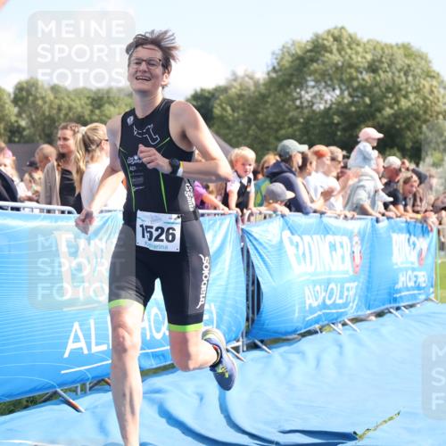 25.08.2024 - Elbe Triathlon Hamburg H.Heesch http://msf.ph/oto/6879325 25.08.2024 11:51:07 Ziel 220, 1526 meine-sportfotos.de