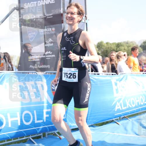 25.08.2024 - Elbe Triathlon Hamburg H.Heesch http://msf.ph/oto/6879343 25.08.2024 11:51:07 Ziel 220, 1526 meine-sportfotos.de