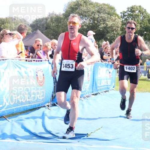 25.08.2024 - Elbe Triathlon Hamburg H.Heesch http://msf.ph/oto/6879362 25.08.2024 11:51:21 Ziel 427, 1402, 1453 meine-sportfotos.de