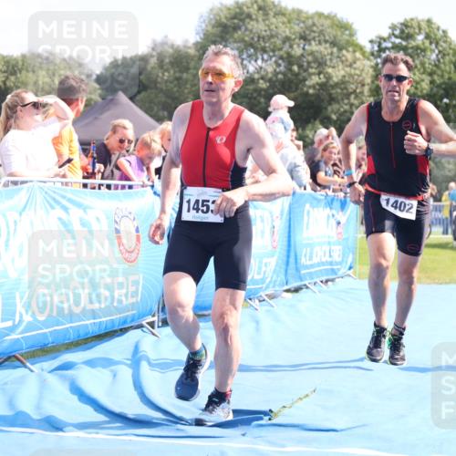 25.08.2024 - Elbe Triathlon Hamburg H.Heesch http://msf.ph/oto/6879364 25.08.2024 11:51:21 Ziel 427, 1402, 1453 meine-sportfotos.de