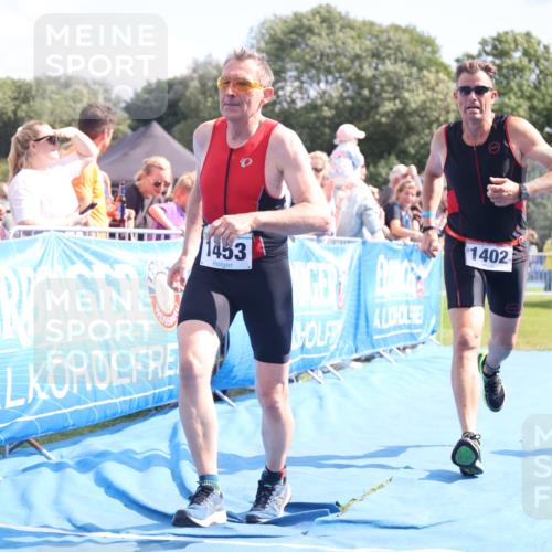 25.08.2024 - Elbe Triathlon Hamburg H.Heesch http://msf.ph/oto/6879368 25.08.2024 11:51:21 Ziel 427, 1402, 1453 meine-sportfotos.de