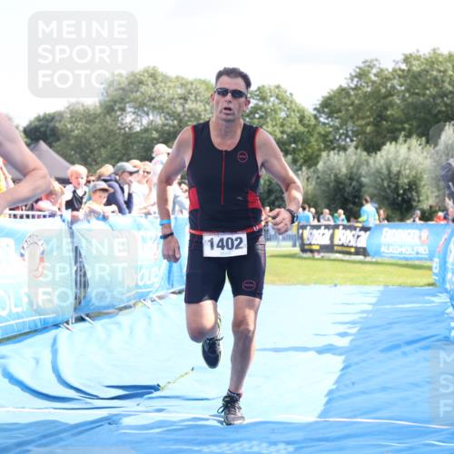 25.08.2024 - Elbe Triathlon Hamburg H.Heesch http://msf.ph/oto/6879372 25.08.2024 11:51:21 Ziel 427, 1402, 1453 meine-sportfotos.de