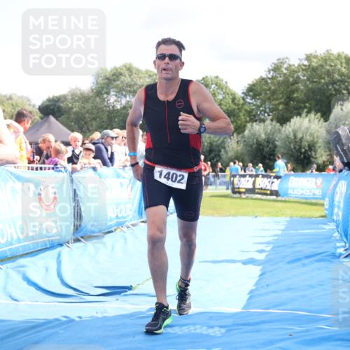 25.08.2024 - Elbe Triathlon Hamburg H.Heesch http://msf.ph/oto/6879376 25.08.2024 11:51:22 Ziel 427, 1402, 1453 meine-sportfotos.de