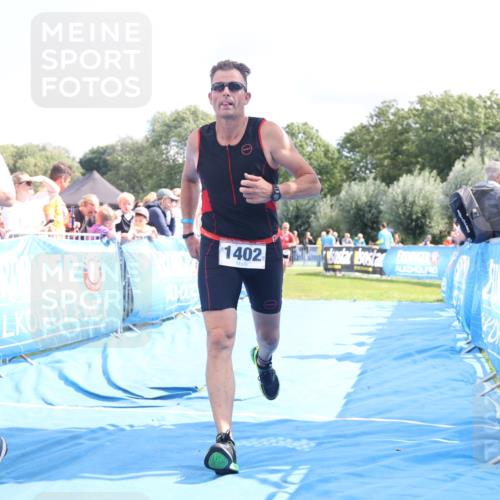 25.08.2024 - Elbe Triathlon Hamburg H.Heesch http://msf.ph/oto/6879380 25.08.2024 11:51:22 Ziel 427, 1402, 1453 meine-sportfotos.de