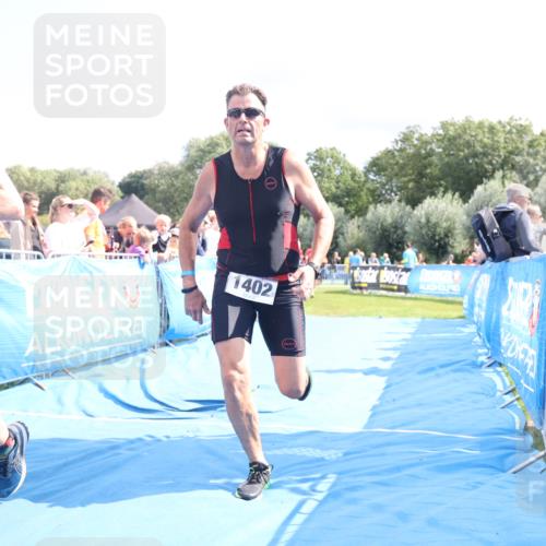 25.08.2024 - Elbe Triathlon Hamburg H.Heesch http://msf.ph/oto/6879385 25.08.2024 11:51:22 Ziel 427, 1402, 1453 meine-sportfotos.de