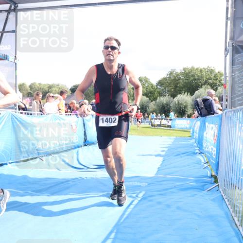 25.08.2024 - Elbe Triathlon Hamburg H.Heesch http://msf.ph/oto/6879388 25.08.2024 11:51:22 Ziel 427, 1402, 1453 meine-sportfotos.de