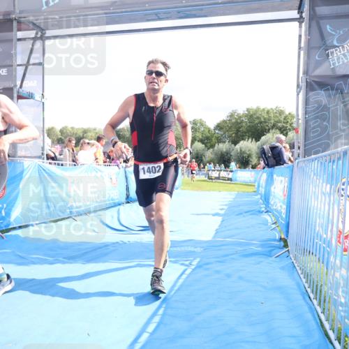 25.08.2024 - Elbe Triathlon Hamburg H.Heesch http://msf.ph/oto/6879390 25.08.2024 11:51:22 Ziel 427, 1402, 1453 meine-sportfotos.de