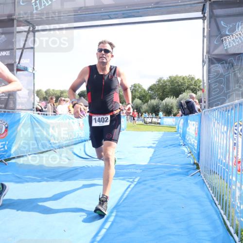 25.08.2024 - Elbe Triathlon Hamburg H.Heesch http://msf.ph/oto/6879392 25.08.2024 11:51:22 Ziel 427, 1402, 1453 meine-sportfotos.de