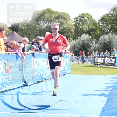 25.08.2024 - Elbe Triathlon Hamburg H.Heesch http://msf.ph/oto/6879397 25.08.2024 11:51:28 Ziel 427, 1402, 1453 meine-sportfotos.de
