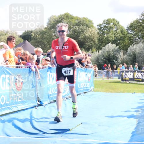 25.08.2024 - Elbe Triathlon Hamburg H.Heesch http://msf.ph/oto/6879409 25.08.2024 11:51:28 Ziel 427, 1402, 1453 meine-sportfotos.de