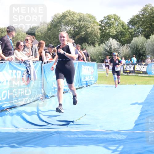 25.08.2024 - Elbe Triathlon Hamburg H.Heesch http://msf.ph/oto/6879452 25.08.2024 12:16:21 Ziel 1471, 1583, 1667 meine-sportfotos.de